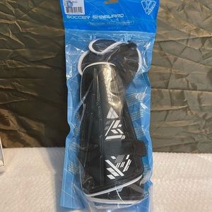 Vizari Malaga Size Large Black And White Soccer Shin Guard 70083 NEW